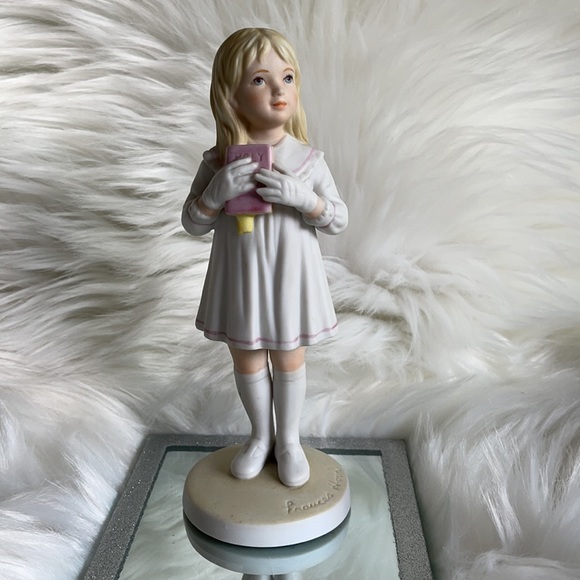 Frances Hook Sunday School Figurine - Picture 6 of 9